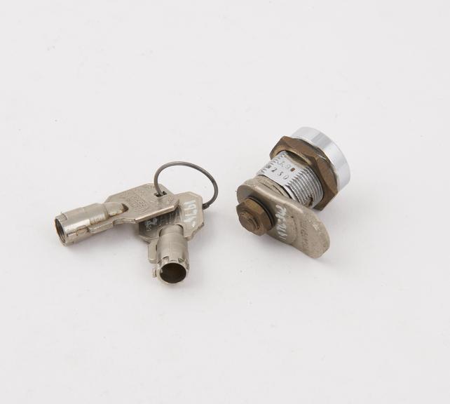 Two DGI sidleen locks and keys