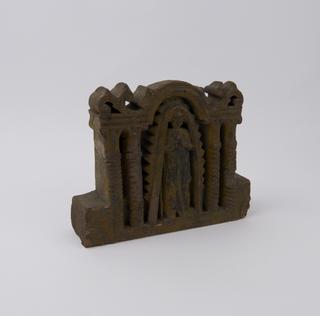 Carved wooden figure of Saint or Madonna in niche