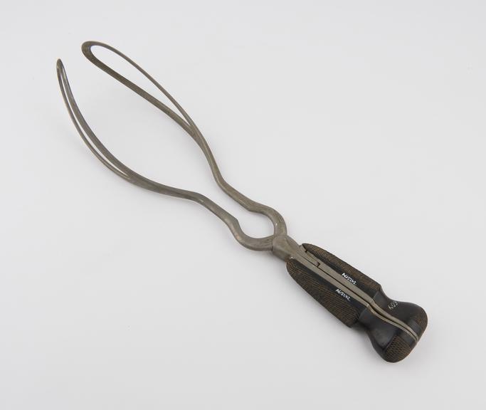 Forceps, obstetrical, Barnes, with folding handle