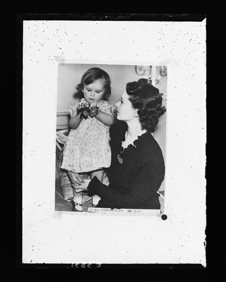 Vivien Leigh and her daughter