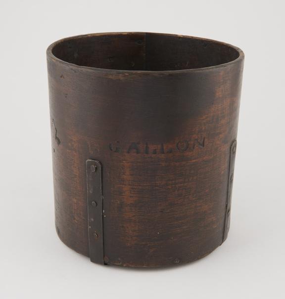 One gallon wooden dry measuring cylinder, English, 1801-1900