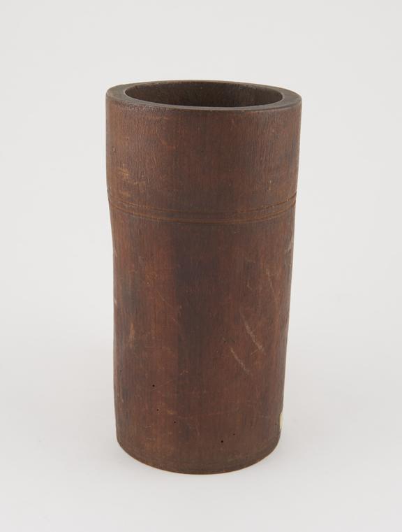 Wooden on quart dry or liquid measuring cylinder, English