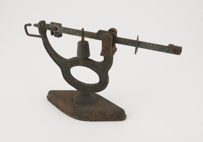 Novum dispensing balance Science Museum Group Collection