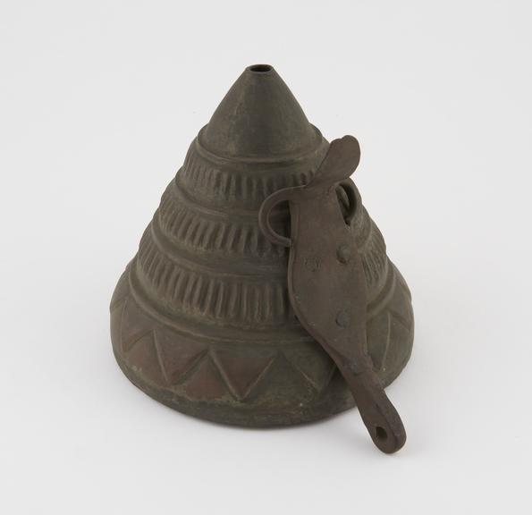 Lid, conical, copper, C16 to C19