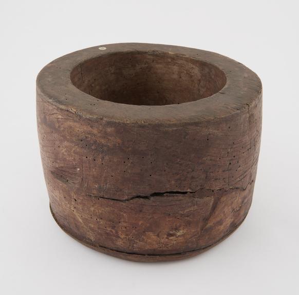 Carved oak bowl, European, 1501-1850