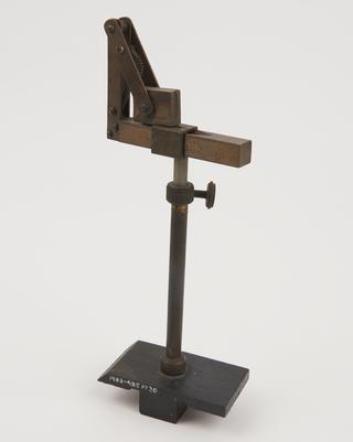 Sliding base to fit optical bench and support accessories