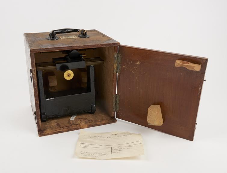 Measuring (travelling) microscope in fitted wooden box, by F. E