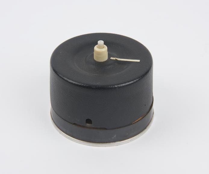 Large air puck fitted with magnetic ring