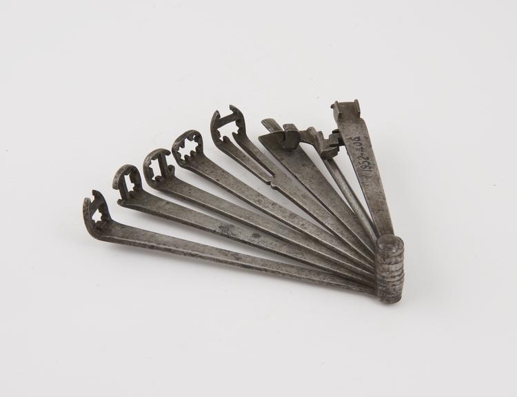 Bunch of nine keys, thin steel, 3 1/2 inch to 5 1/2 long