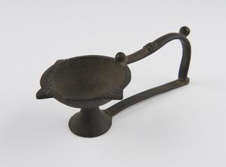 Lamp with shallow bowl and elongated handle