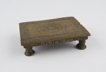 Rectangular stand with rosette design