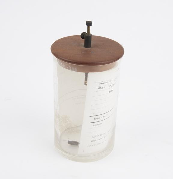 Vibration magnetometer, Searle type, in cylindrical glass jar