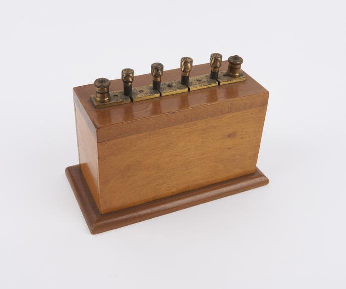 Resistance box, 10 ohms, with cylindrical plugs