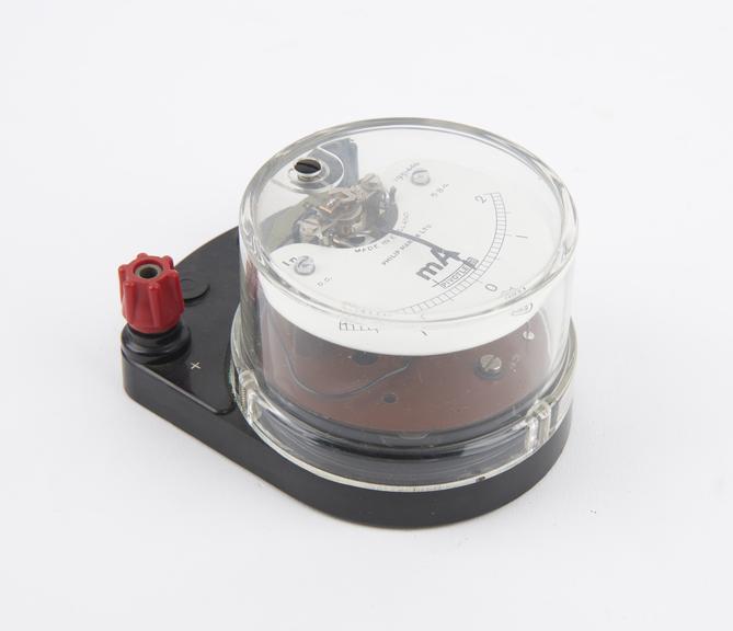 Centre-zero moving-coil galvanometer sold by Philip Harris Ltd