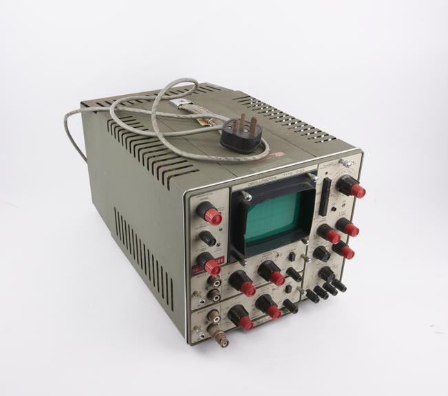 Dual-beam oscilloscope type D53 serial no