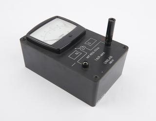 Electrometer's charge range adaptor