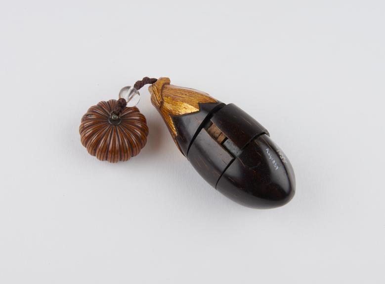 Wooden inro, with 2 compartments, in the shape of an aubergine