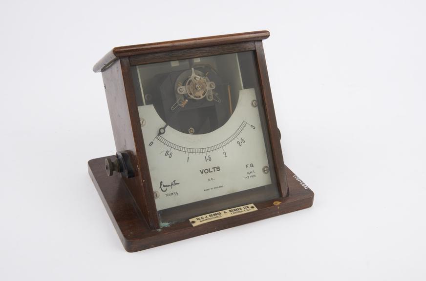 Moving-coil voltmeter in angled wooden stand, range 3V