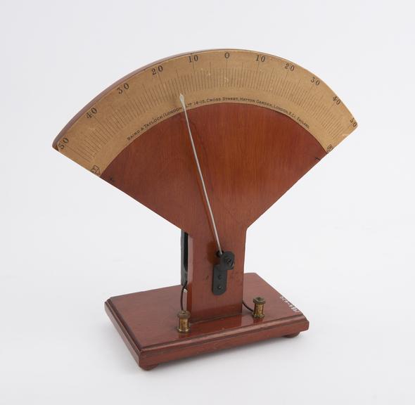 Lecture-table moving-magnet galvanometer by Baird and Tatlock