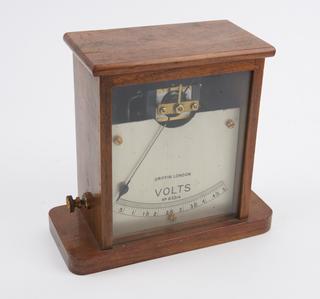 Voltmeter, moving coil, bench type