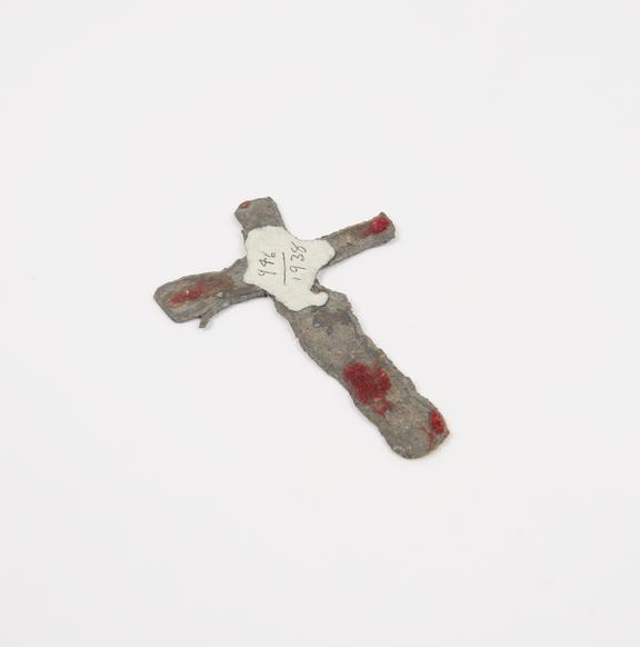 Crudely executed cross of lead