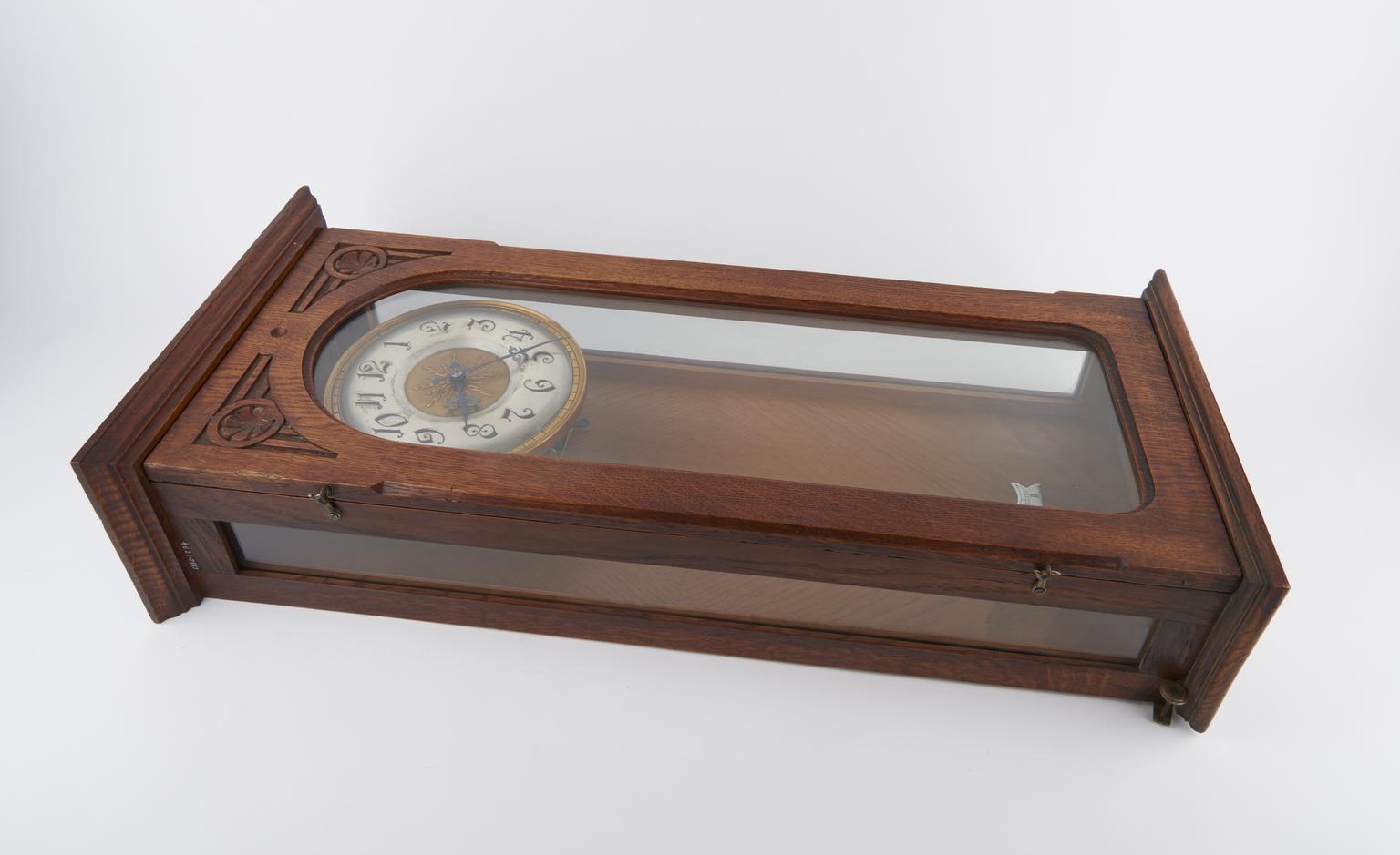 Self-winding electric clock by Svenska Elektriska Urfabriken