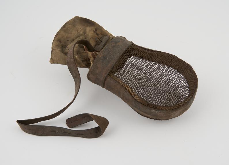 Toe protecting cap, 1801-1920