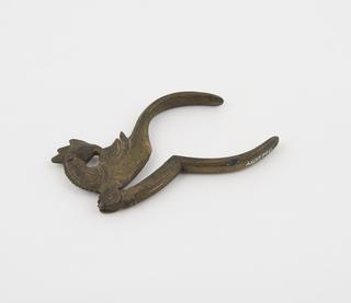Betel nut cutter with lever in form of cockerel
