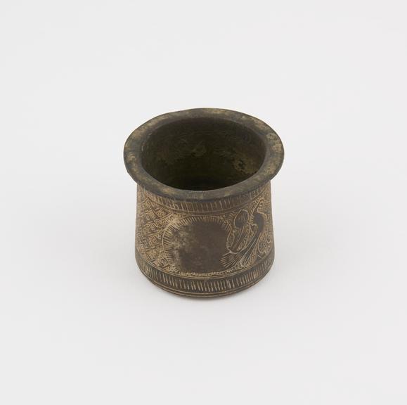 Engraved bronze cosmetic pot, Indian, 1801-1900