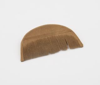 Semicircular comb