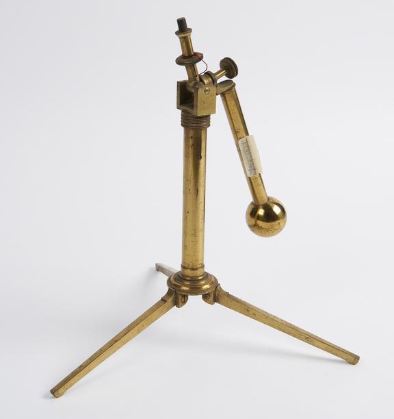 Brass sextant stand with lacquered brass column