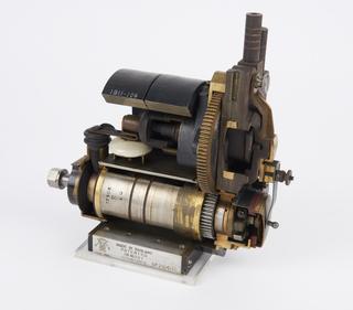 High-tension magneto for motor car engine