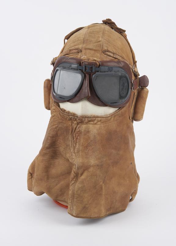 Pilot's leather flying helmet, balaclava style. (1915-1918)