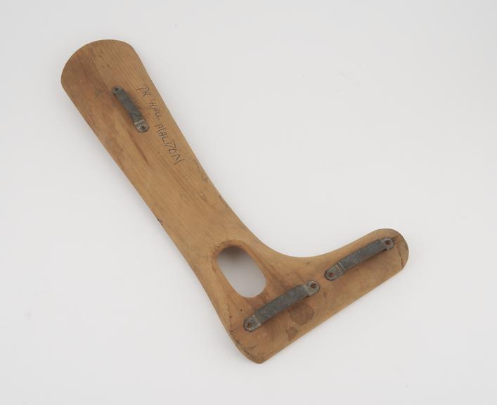 Splints for outer right leg, wood and metal, inscribed Dr