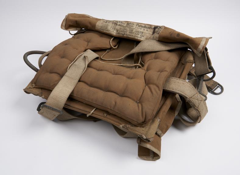 Irvin Parachute, pilot.s type, No. 3267 (and travelling bag)