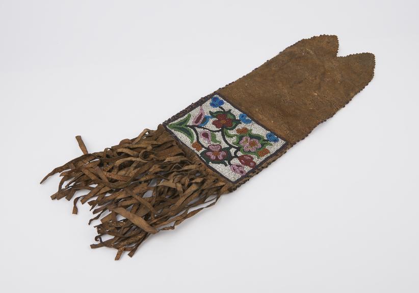 Buckskin tobacco pouch, used by Plains Indians, USA