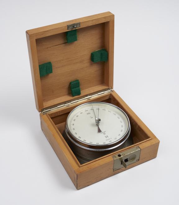 German precision Barometer in wooden box obtained on defeat of