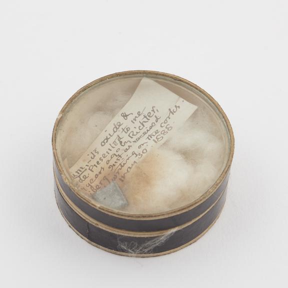 Metallic indium, communicated by M