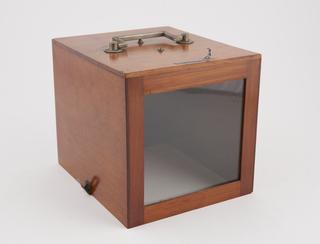 Lid for D'Arsonval's electric chronometer