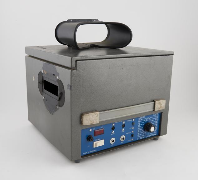 2-field tachistoscope, made in England, 1965-1980