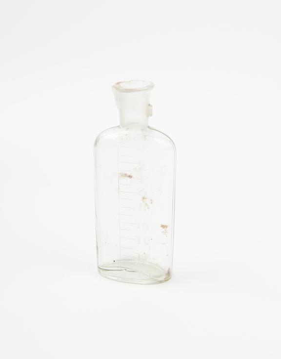 Dropping bottle for liquid anaesthetic, marked in drams, c1900