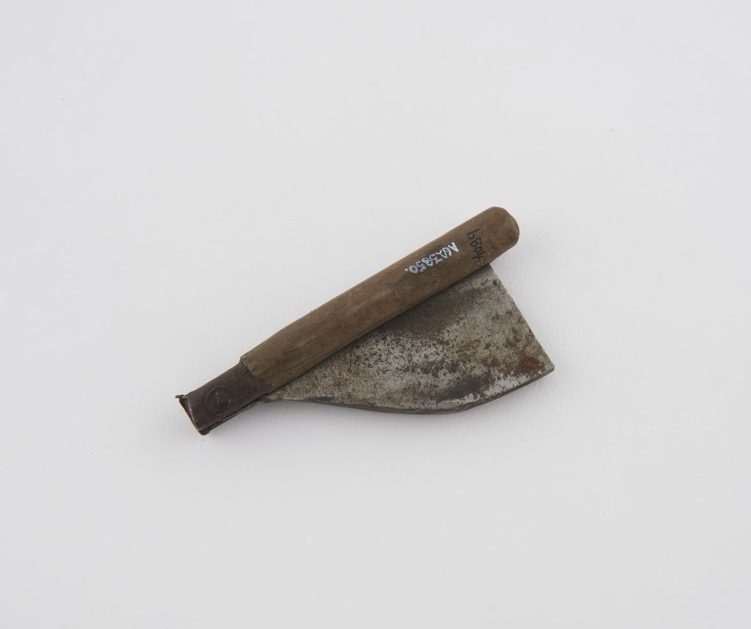 Steel Razor Weapon Razor, steel and wood | Science Museum Group Collection