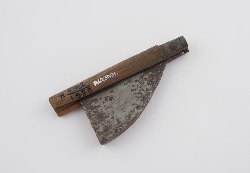 Razor, steel and wood, Chinese