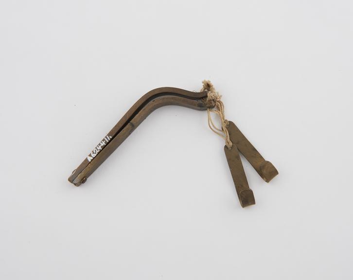 Retractor(?), brass and string, Chinese