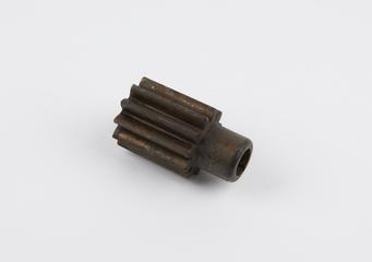 Pinion gear used in motor car transmission systems, 1902-1904