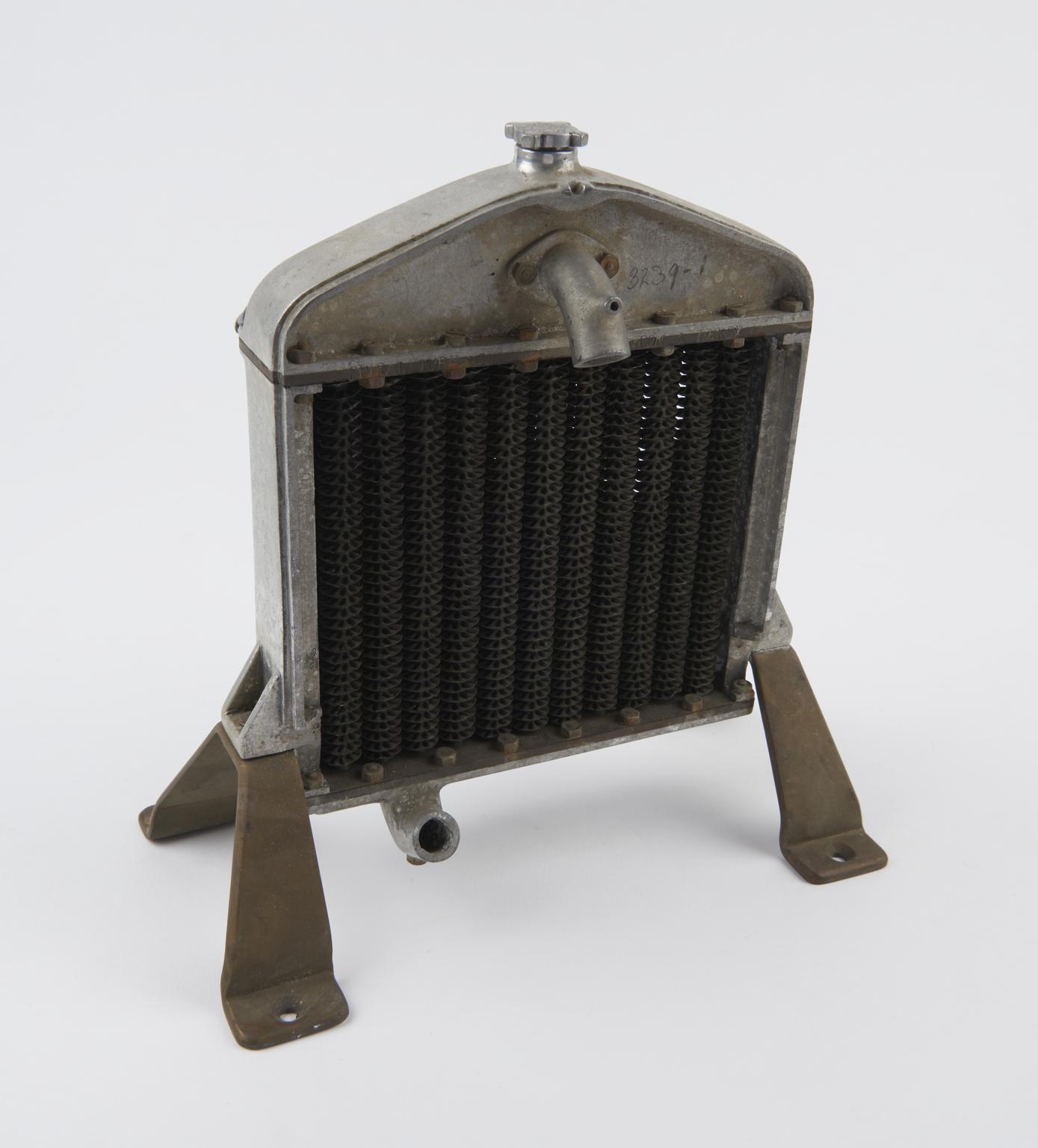 Model of a motor car radiator | Science Museum Group Collection