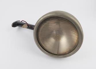 Strange non-dazzle headlamp for motor cars.