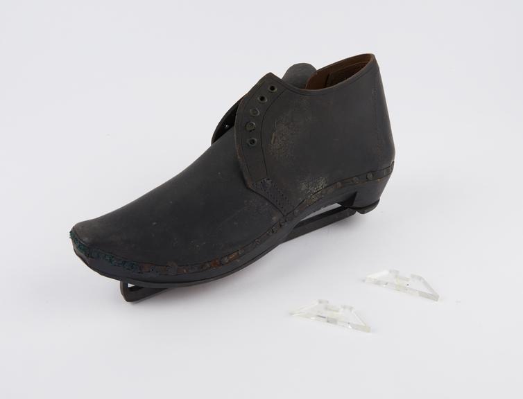 Lancashire clog ice-skate, c. 1885