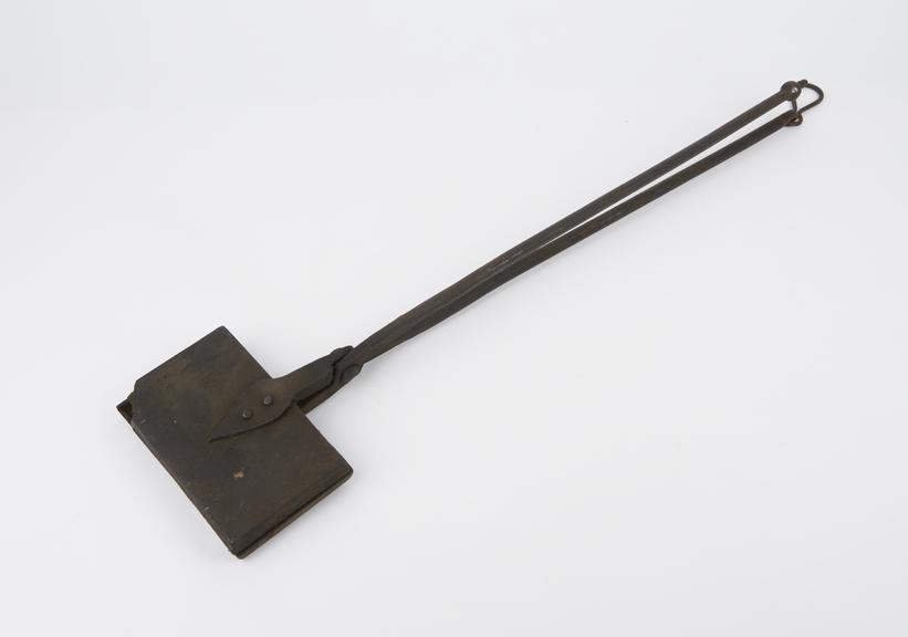 Wafer tongs, iron, rectangular platen, English, 1750-1850