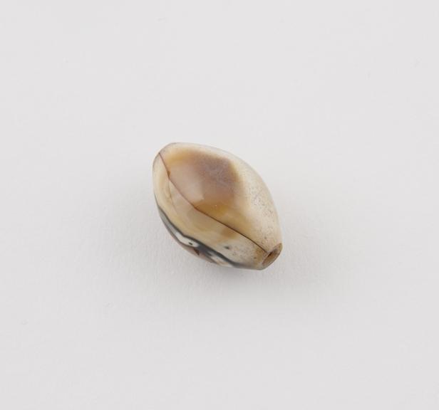 Amuletic bead of polished clouded agate, oval